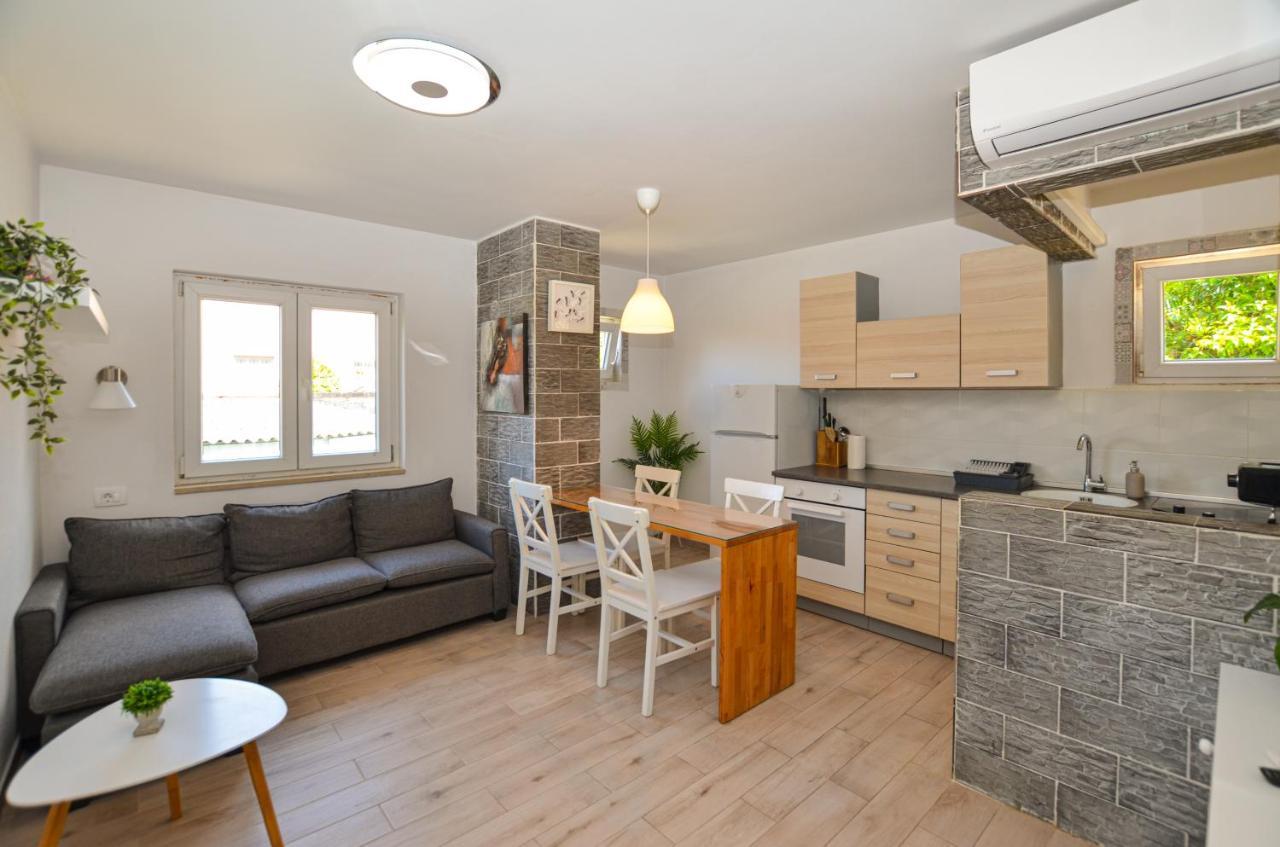 Apartments Iris Rovinj Exterior photo
