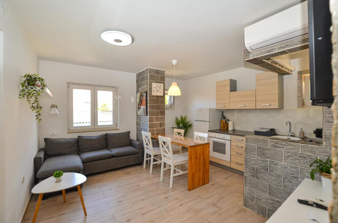 Apartments Iris Rovinj Exterior photo