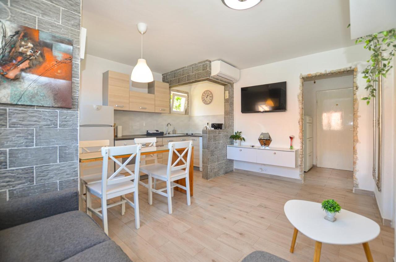 Apartments Iris Rovinj Exterior photo