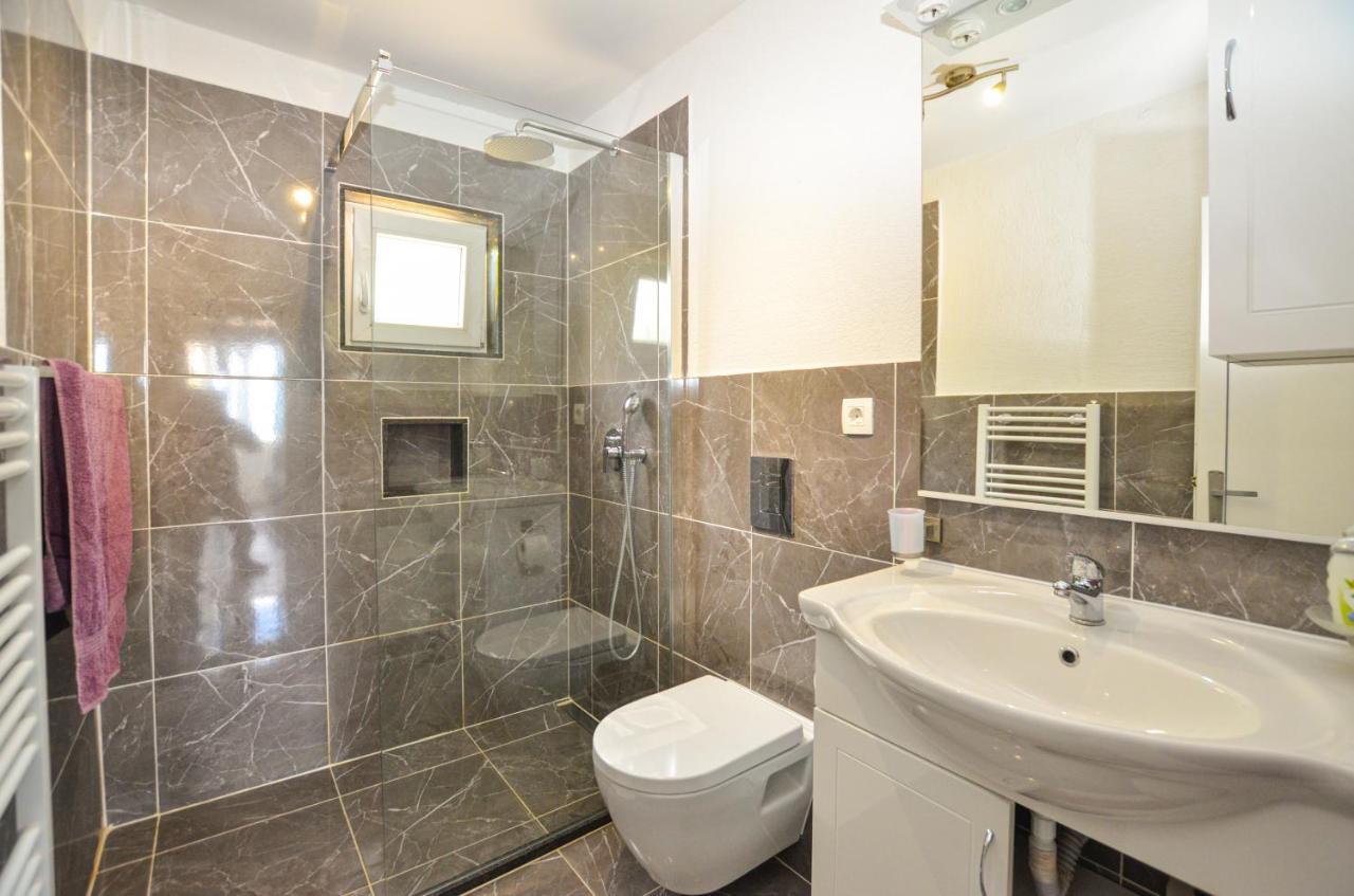Apartments Iris Rovinj Exterior photo